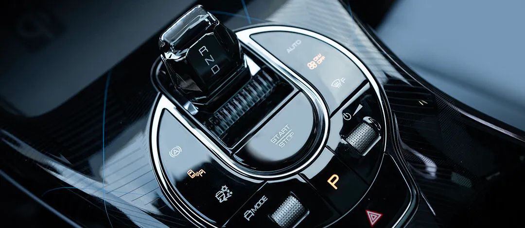 BYD Seal Elétrico Automático: seletor de marchas e comandos do console