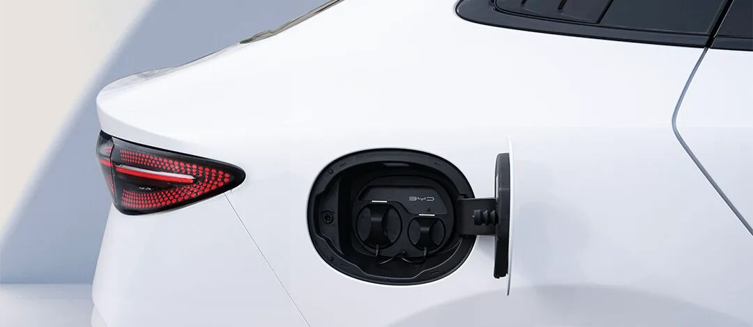 BYD Seal Elétrico Automático: porta de recarga
