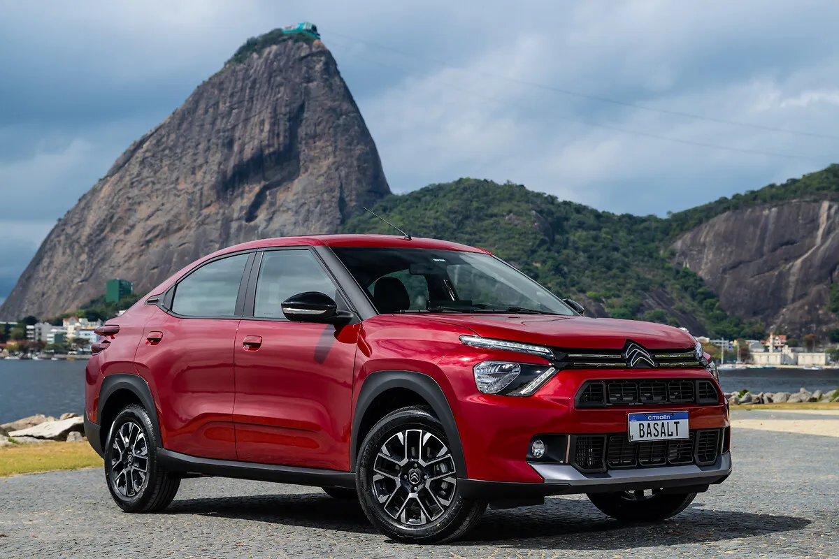 Citroën Basalt Shine 1.0 Turbo 200 Automático: três quartos de frente