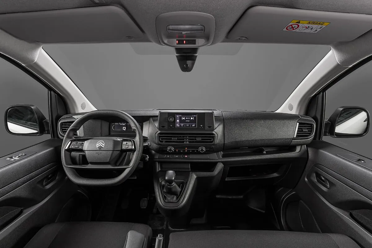 Citroën Jumpy Cargo 2.2 Turbo Diesel Manual: painel e bancos da frente