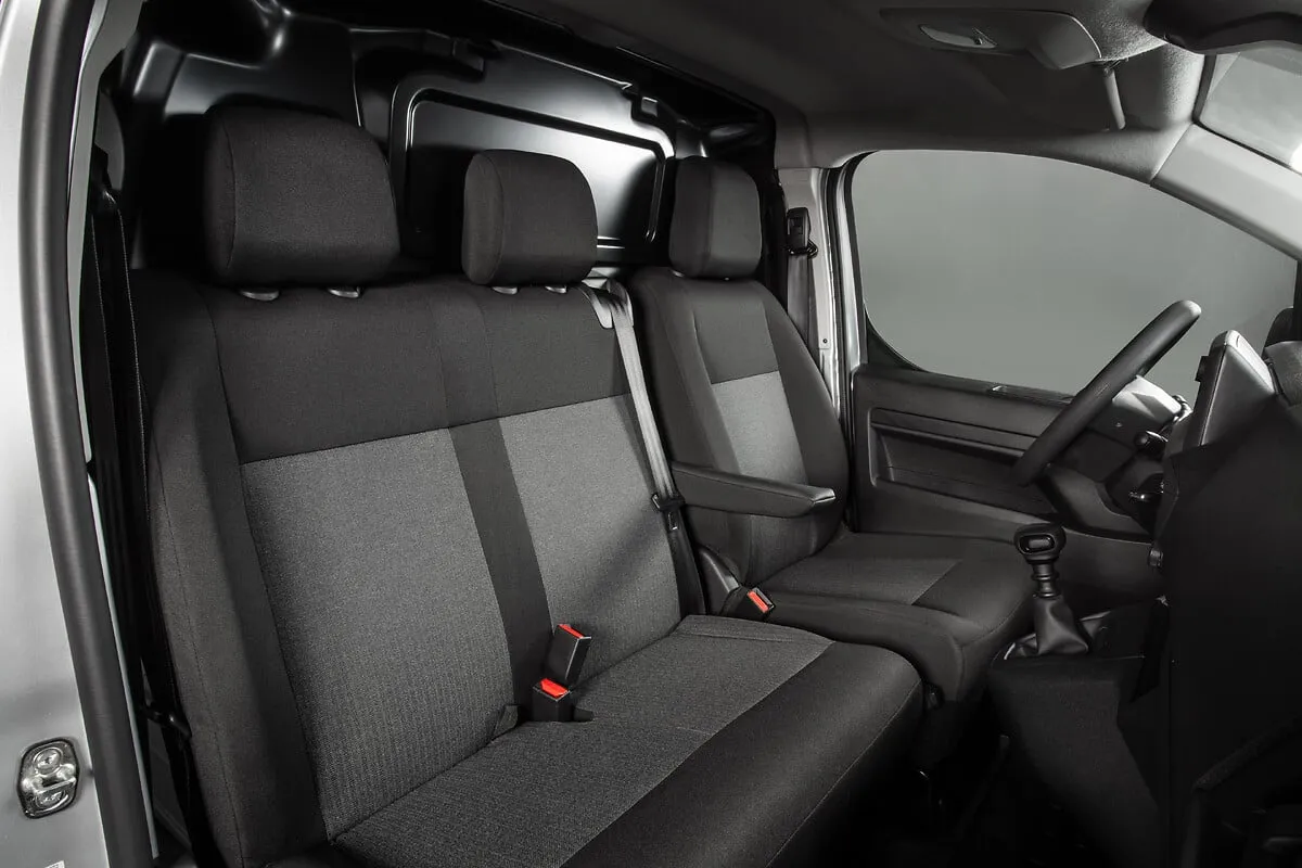 Citroën Jumpy Cargo 2.2 Turbo Diesel Manual: bancos da frente, para três pessoas