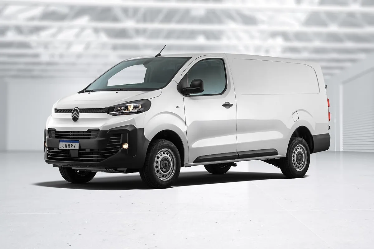 Citroën Jumpy Cargo 2.2 Turbo Diesel Manual: três quartos de frente