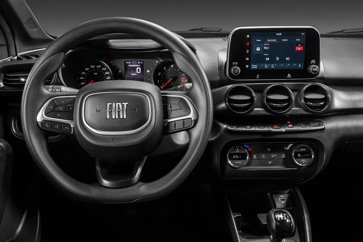 Fiat Argo Drive 1.0 Manual: volante e central multimídia