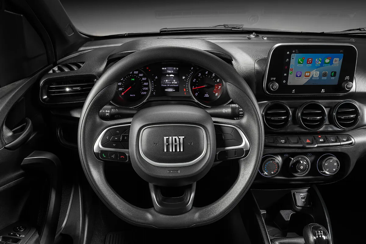 Fiat Cronos Drive 1.0 Manual: volante e central multimídia