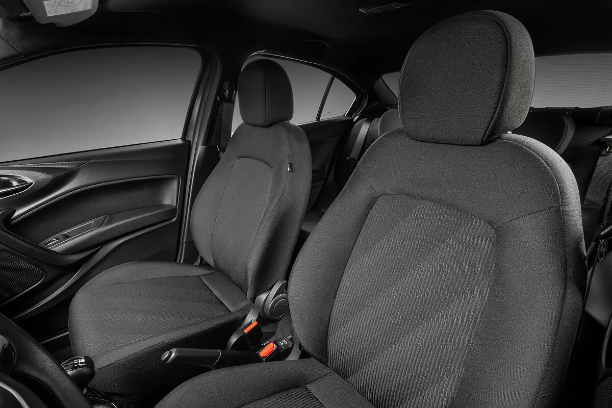 Fiat Cronos Drive 1.0 Manual: bancos dianteiros