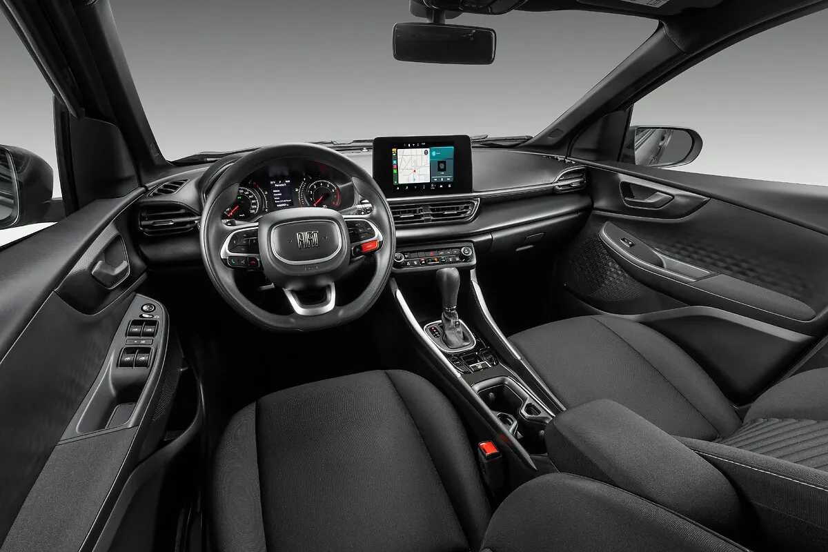 Fiat Fastback Drive Smart 1.0 200 TSI Automático: painel e bancos dianteiros