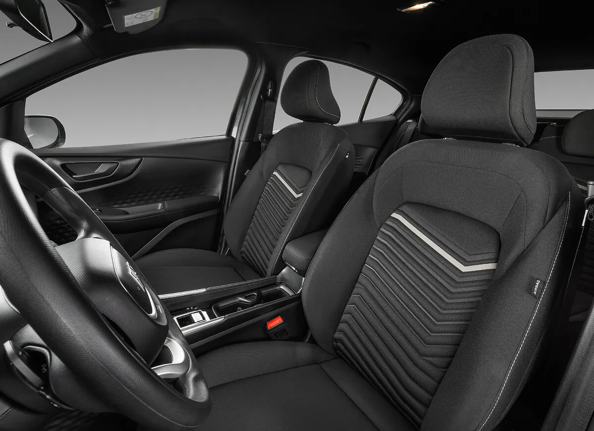 Fiat Fastback Drive Smart 1.0 200 TSI Automático: bancos dianteiros