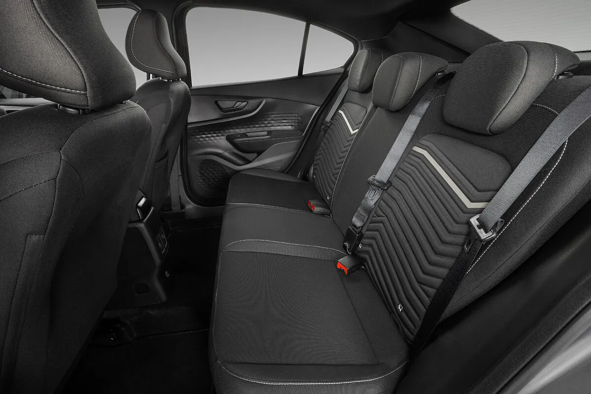 Fiat Fastback Drive Smart 1.0 200 TSI Automático: banco traseiro