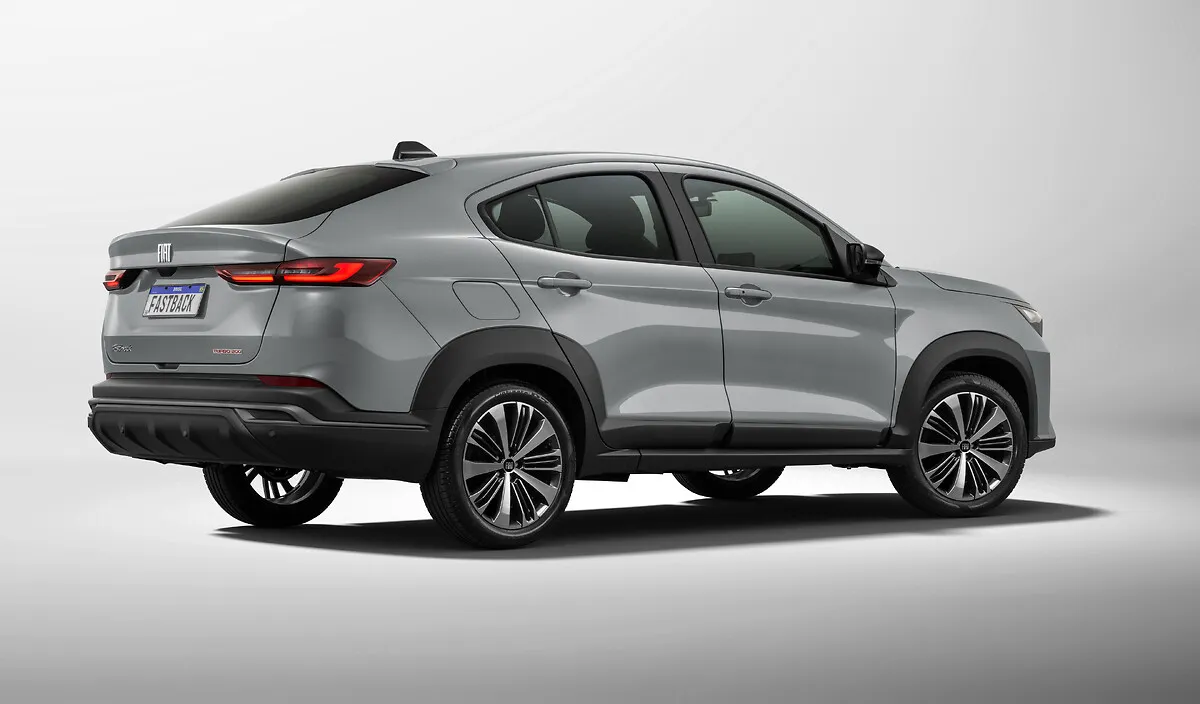 Fiat Fastback Drive Smart 1.0 200 TSI Automático: traseira e lateral
