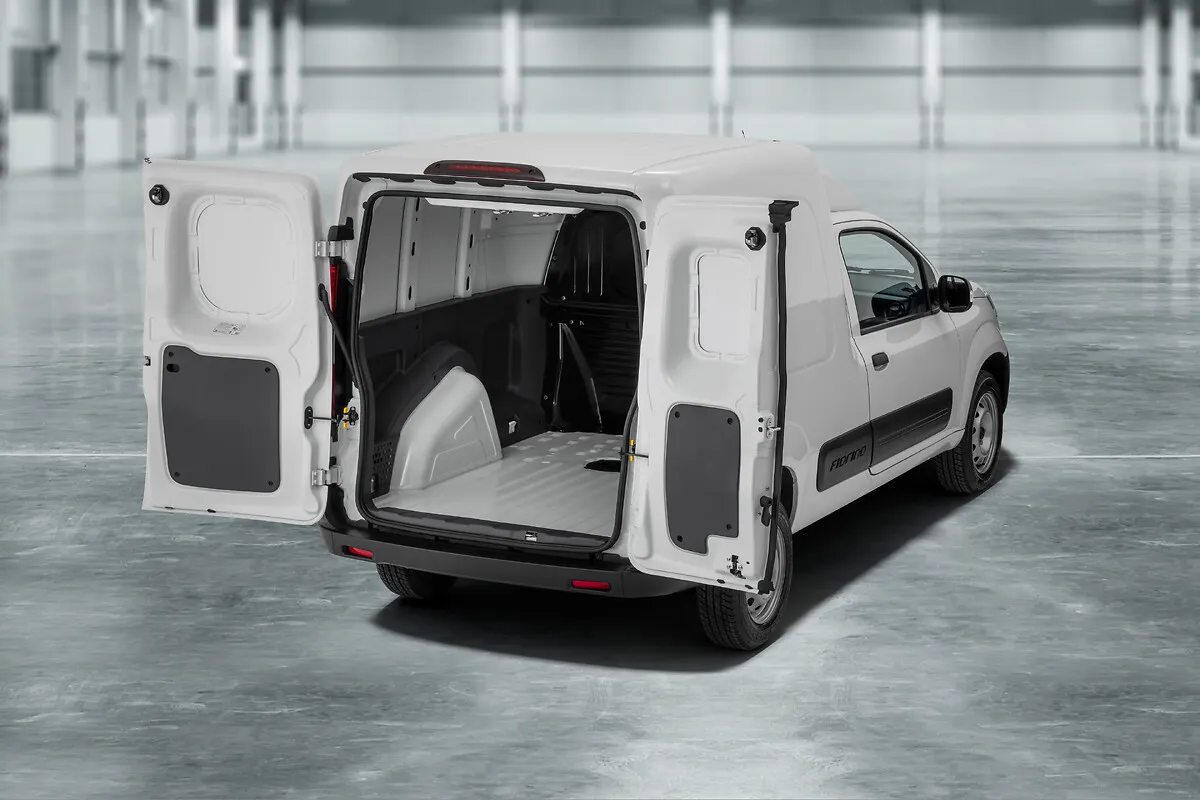 Fiat Fiorino Endurance 1.3 Manual: compartimento de carga com as portas abertas