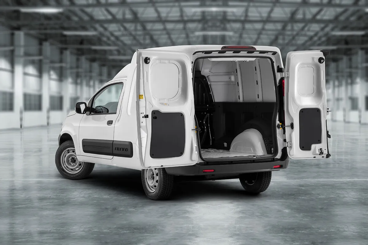 Fiat Fiorino Endurance 1.3 Manual: portas traseiras abertas