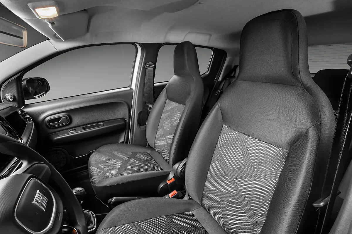 Fiat Mobi Like 1.0 Manual: bancos dianteiros