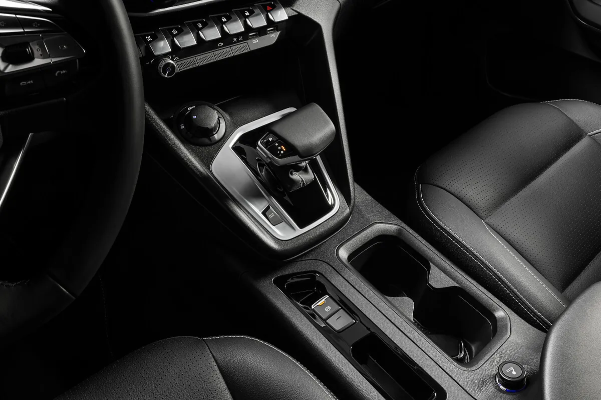 Fiat Titano Volcano 2.2 Turbo Diesel Automático: console central e alavanca do câmbio