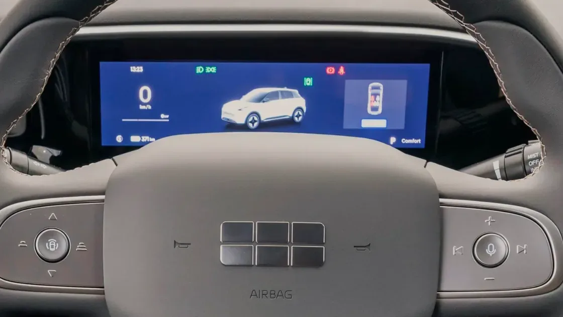 Geely EX2 Pro Elétrico Automático: painel de instrumentos digital, atrás do volante