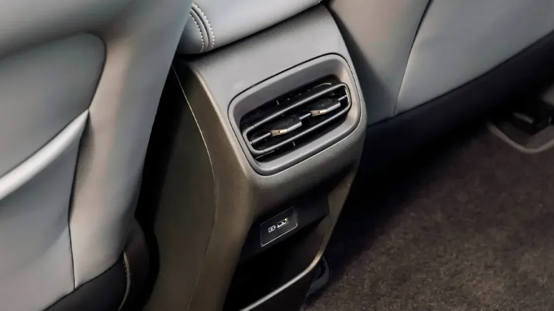 Geely EX2 Pro Elétrico Automático: saída de ar-condicionado para o banco traseiro