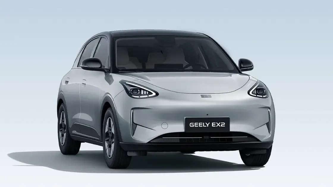 Geely EX2 Pro Elétrico Automático: de frente, em três quartos (prata)