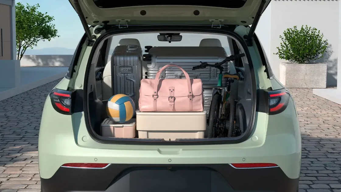 Geely EX2 Pro Elétrico Automático: porta-malas com bagagem
