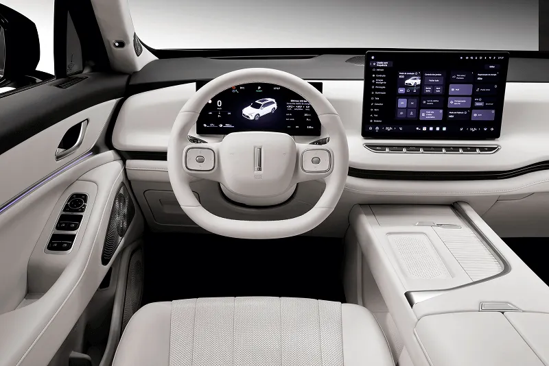 GWM Wey 07 Híbrido Plug-in Automático: posto do motorista e multimídia (interior marfim)