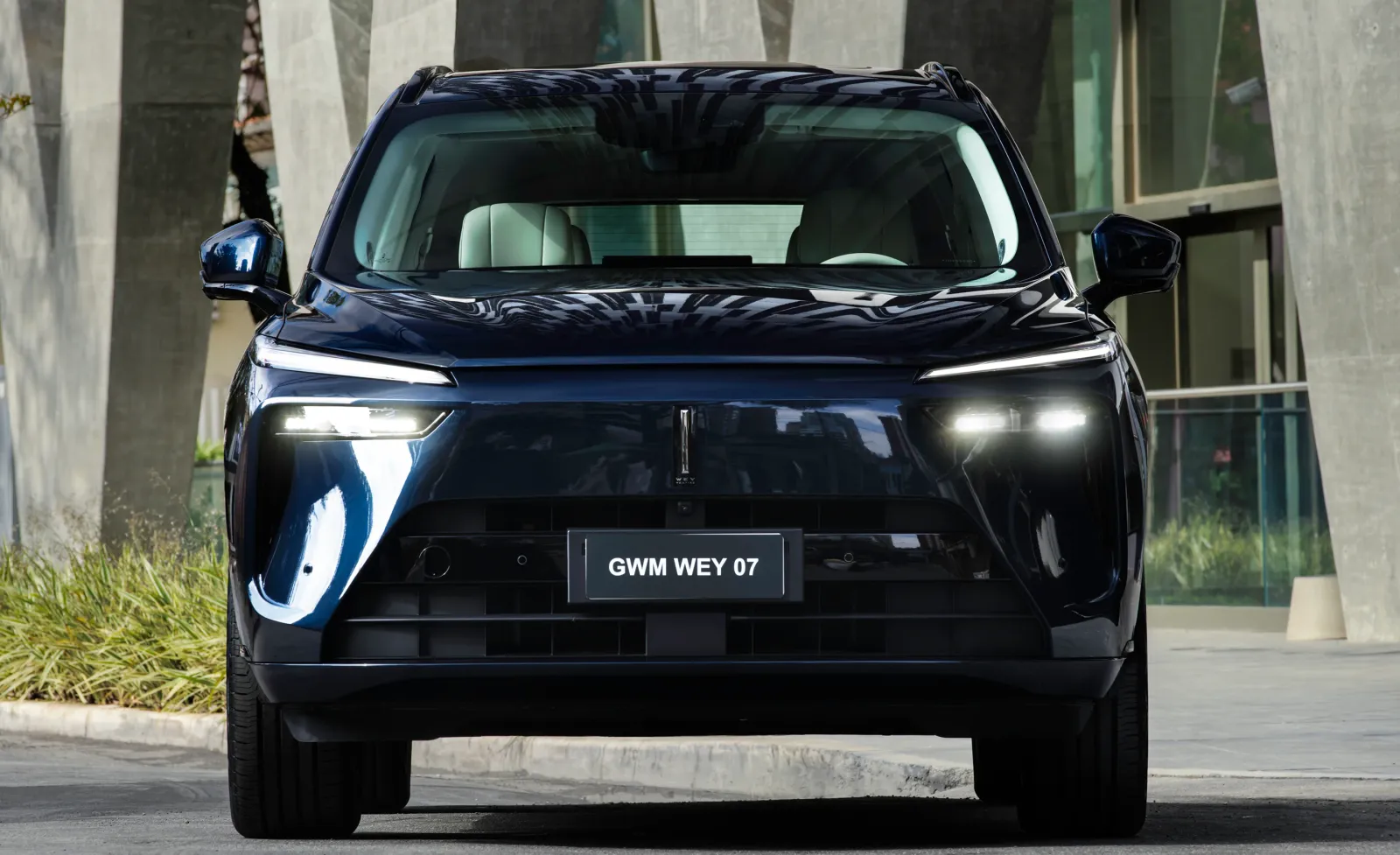 GWM Wey 07 Híbrido Plug-in Automático: de frente, na rua