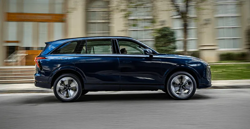 GWM Wey 07 Híbrido Plug-in Automático: de lado, em movimento