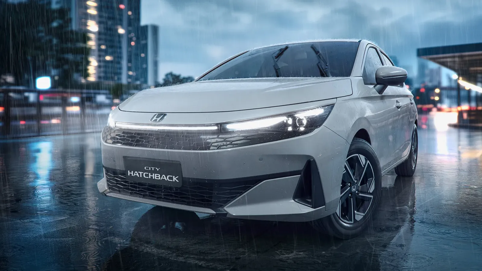 Honda City Hatchback EX 1.5 Automático: de frente, vista do alto, na chuva (cinza)
