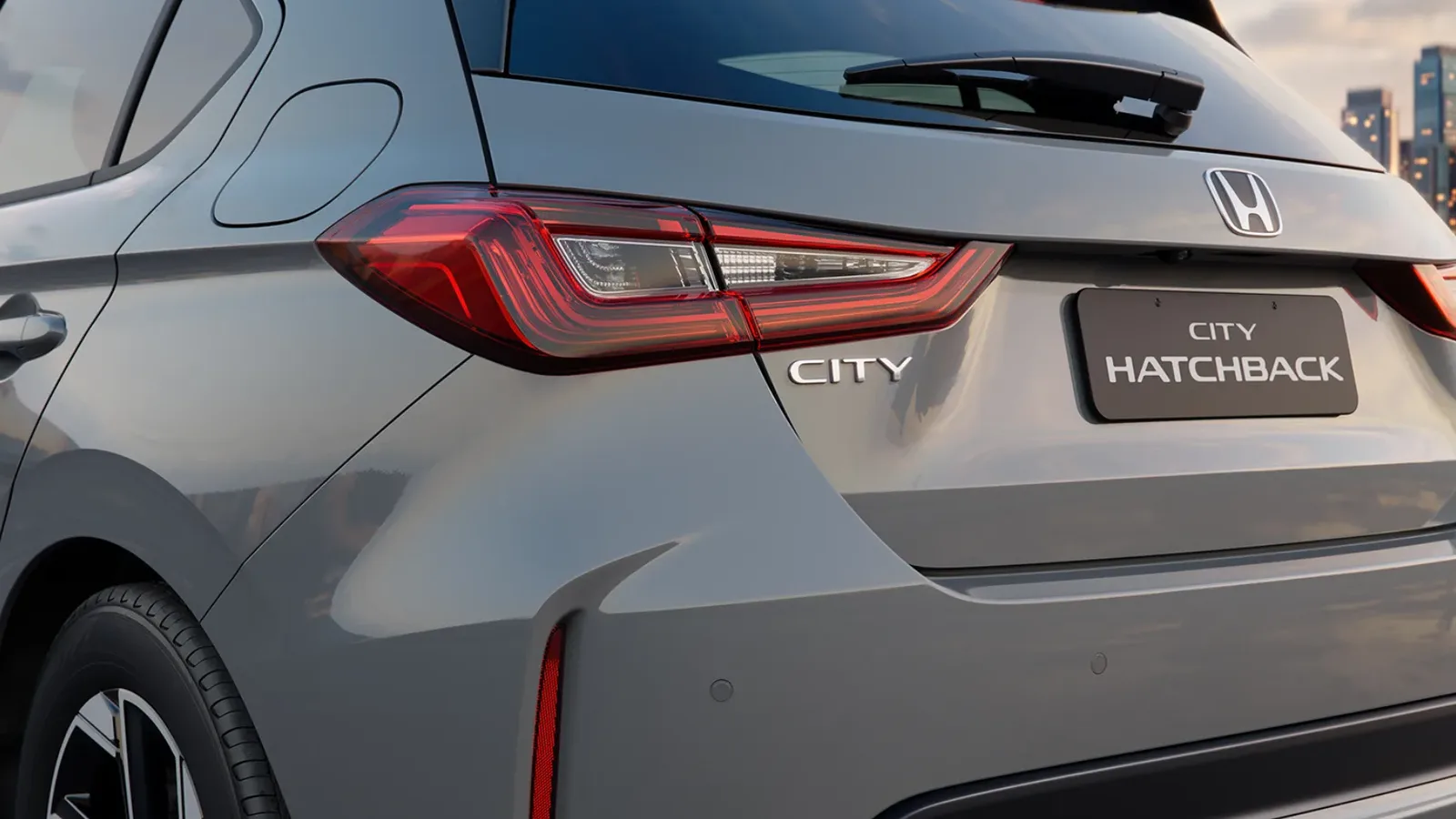 Honda City Hatchback EX 1.5 Automático: lanterna traseira, em detalhe