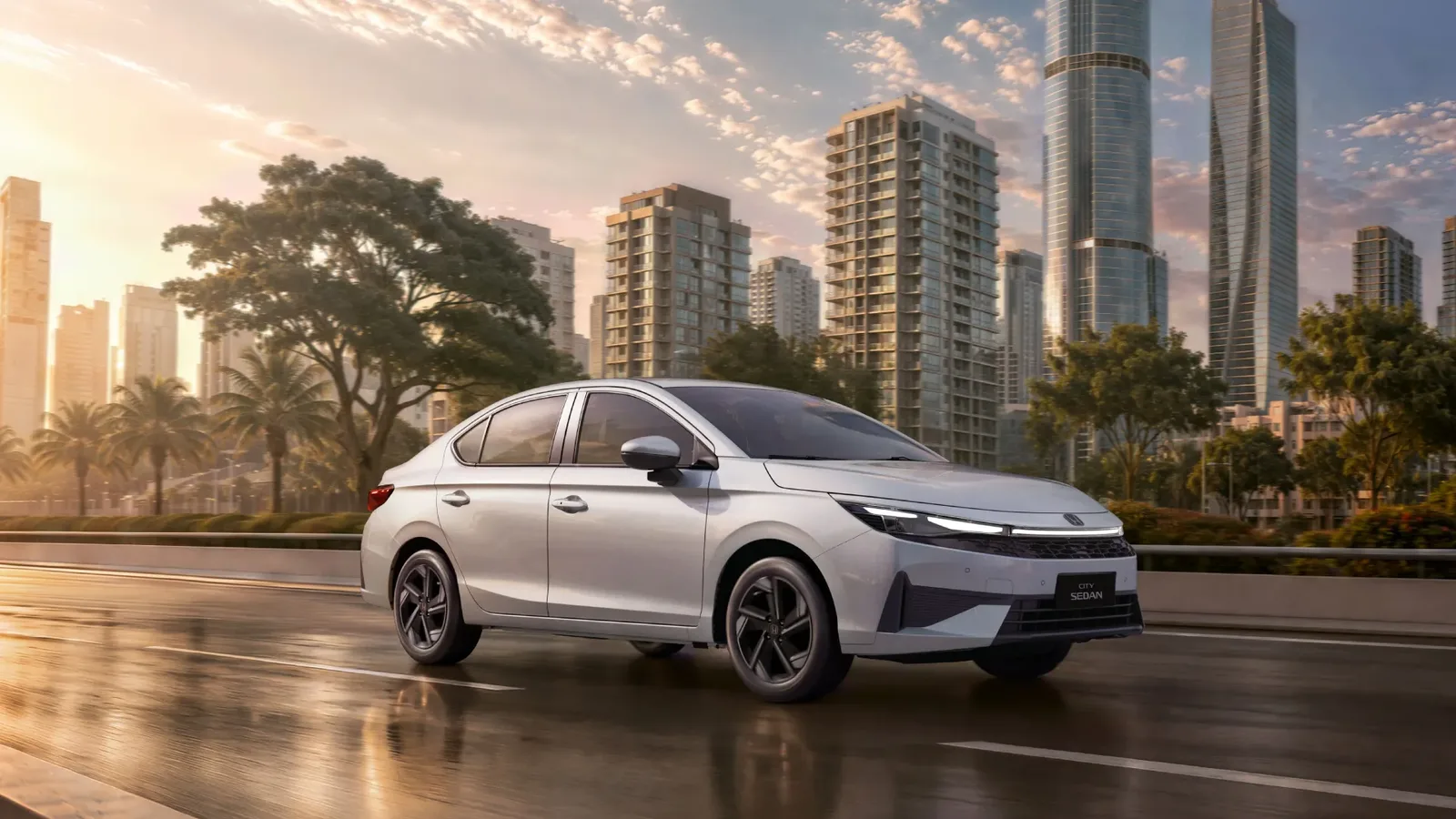 Honda City EX 1.5 Automático: de frente, em três quartos, na rua (branco)