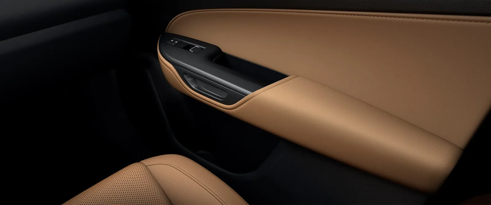 Lexus NX 350h Dynamic Híbrido Automático: forro da porta dianteira