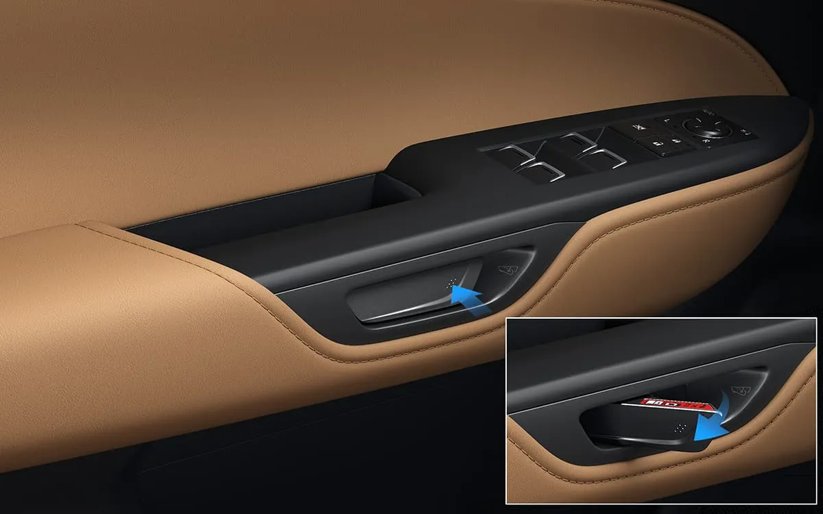 Lexus NX 350h Dynamic Híbrido Automático: maçaneta interna com abertura elétrica da porta (e-latch)