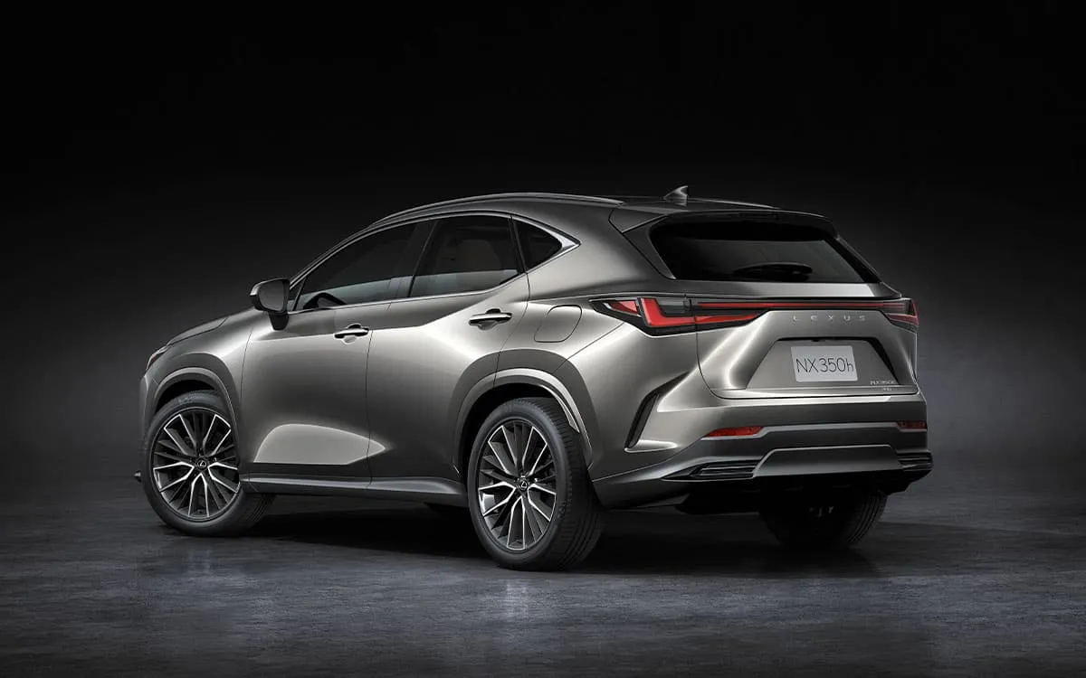 Lexus NX 350h Dynamic Híbrido Automático: três quartos de trás