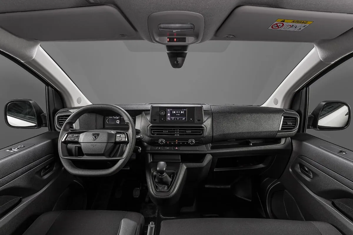 Peugeot Expert Cargo 2.2 Turbo Diesel Manual: painel e bancos da frente