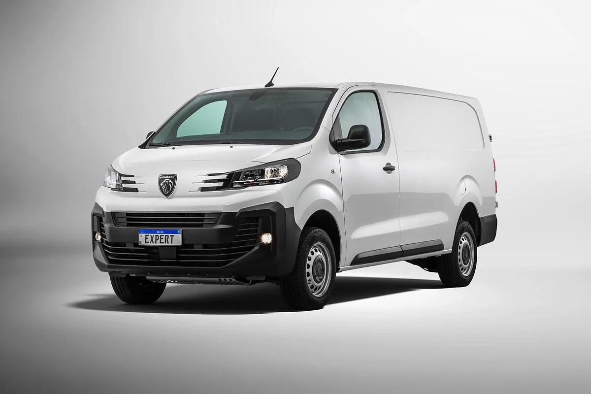 Peugeot Expert Cargo 2.2 Turbo Diesel Manual: três quartos de frente