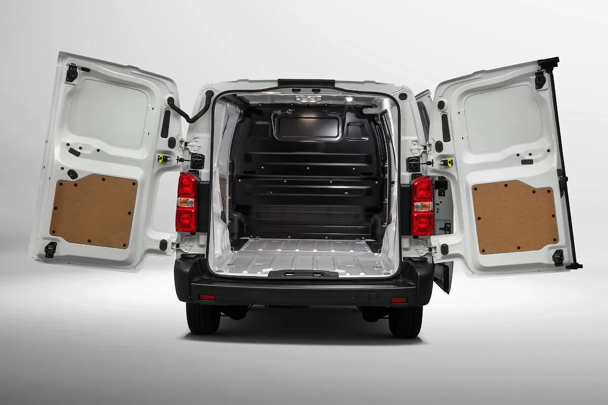 Peugeot Expert Cargo 2.2 Turbo Diesel Manual: compartimento de carga, com as portas traseiras abertas