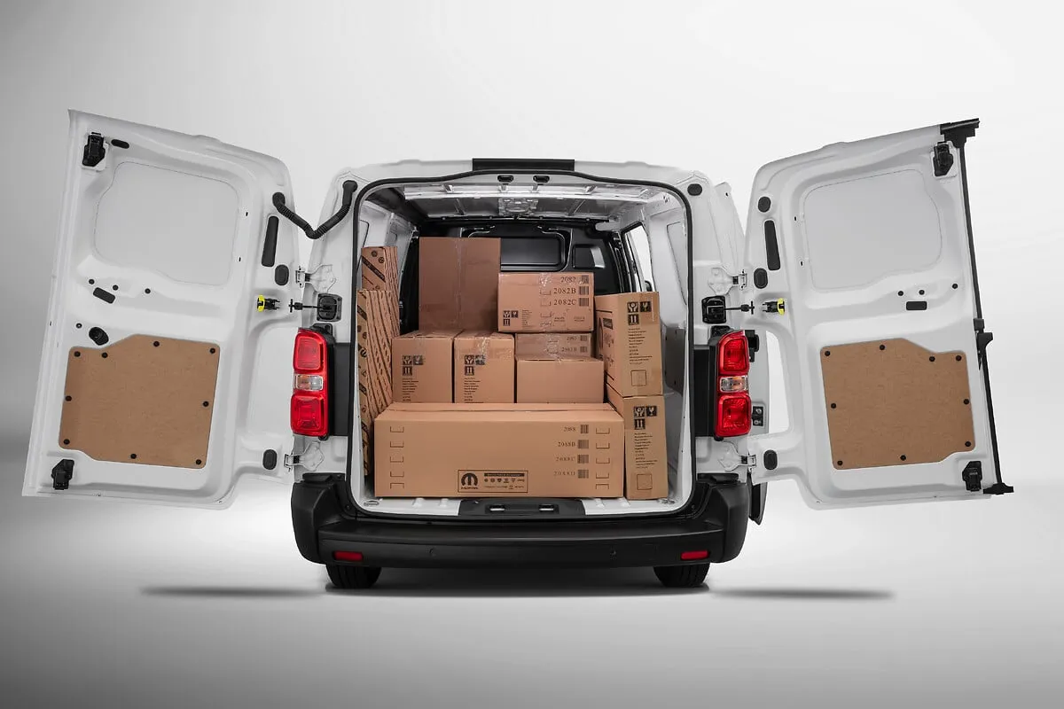 Peugeot Expert Cargo 2.2 Turbo Diesel Manual: compartimento de carga com caixas