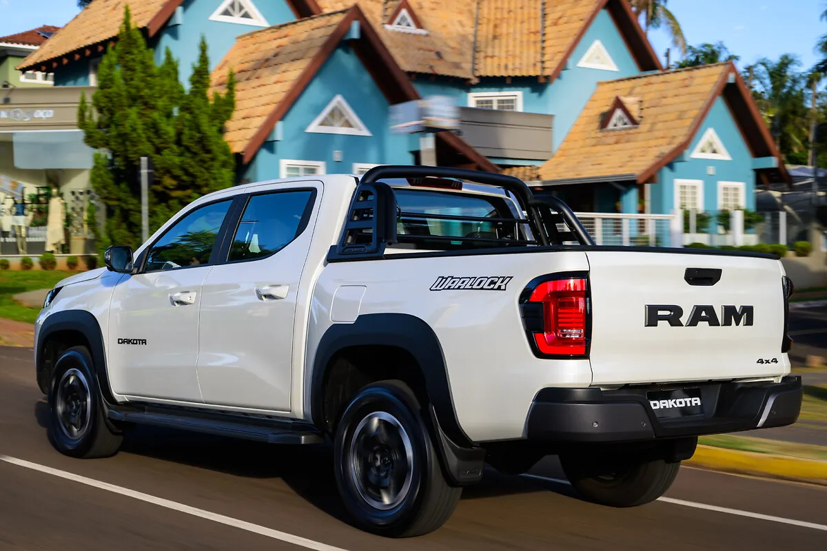 RAM Dakota Warlock 2.2 Turbo Diesel Automático: três quartos de trás