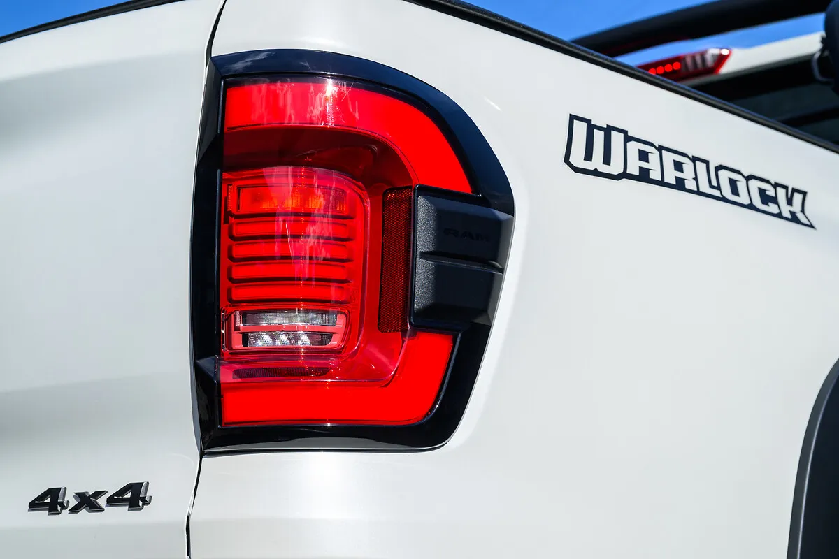 RAM Dakota Warlock 2.2 Turbo Diesel Automático: lanterna e emblema warlock