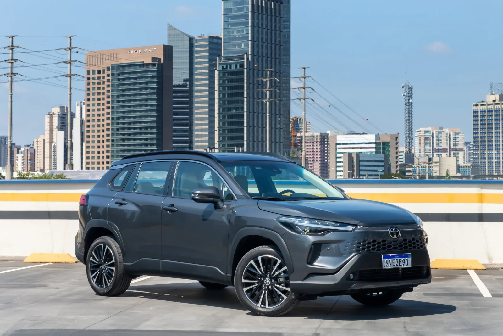 Toyota Corolla Cross XRX 2.0 Automático: três quartos de frente