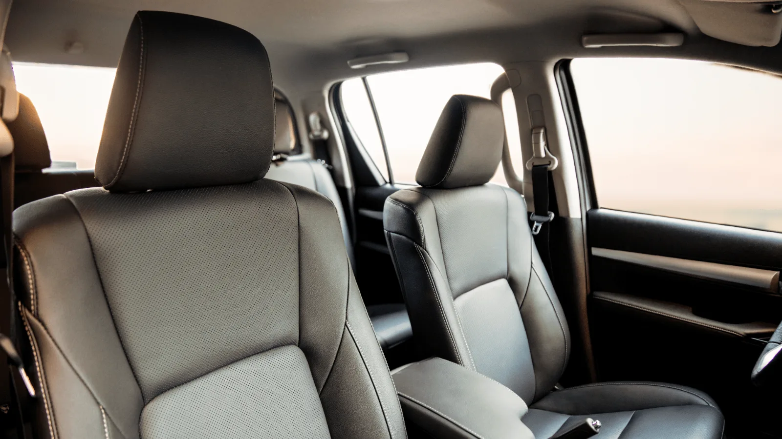 Toyota Hilux SRX Plus 2.8 Diesel Automático: bancos da frente