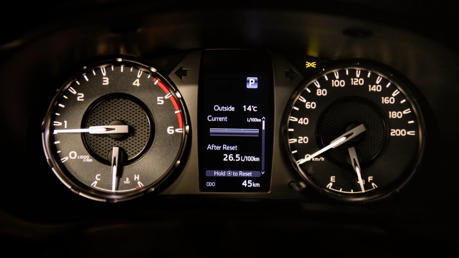 Toyota Hilux SRX Plus 2.8 Diesel Automático: painel de instrumentos