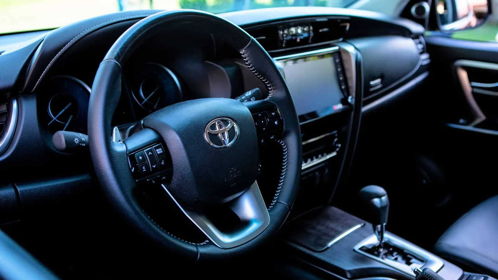 Toyota SW4 SRX Platinum 2.8 Diesel 7 Lugares Automático: posto do motorista