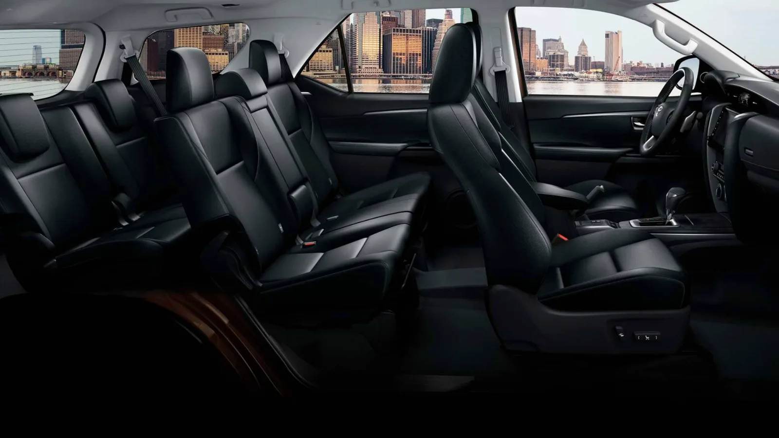 Toyota SW4 SRX Platinum 2.8 Diesel 7 Lugares Automático: três fileiras de bancos