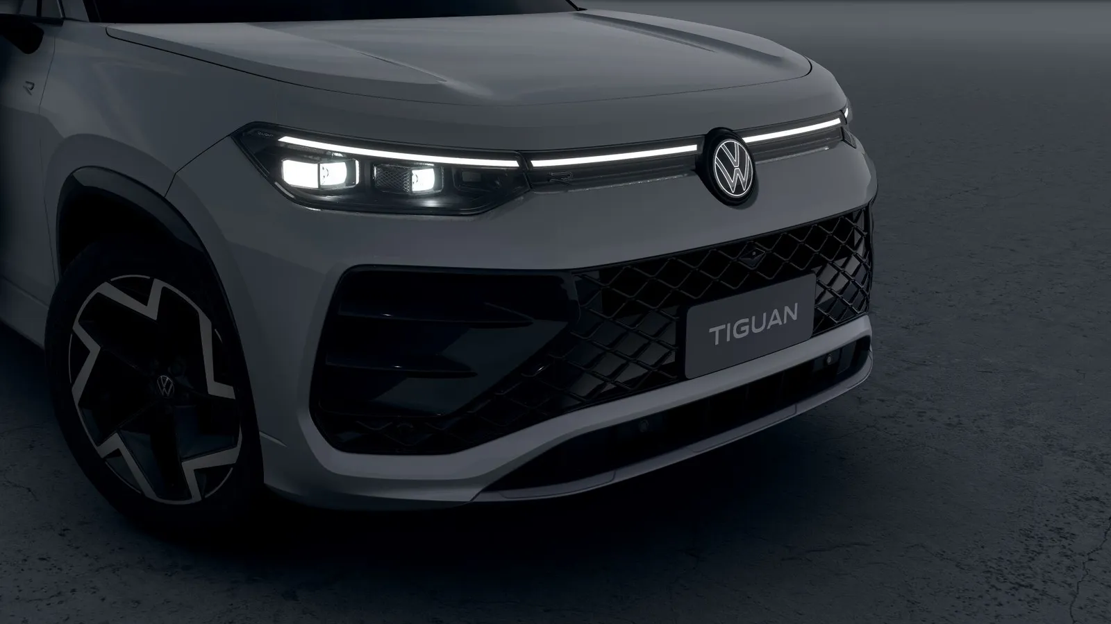 VW Tiguan R-Line 350 TSI Automático: farol