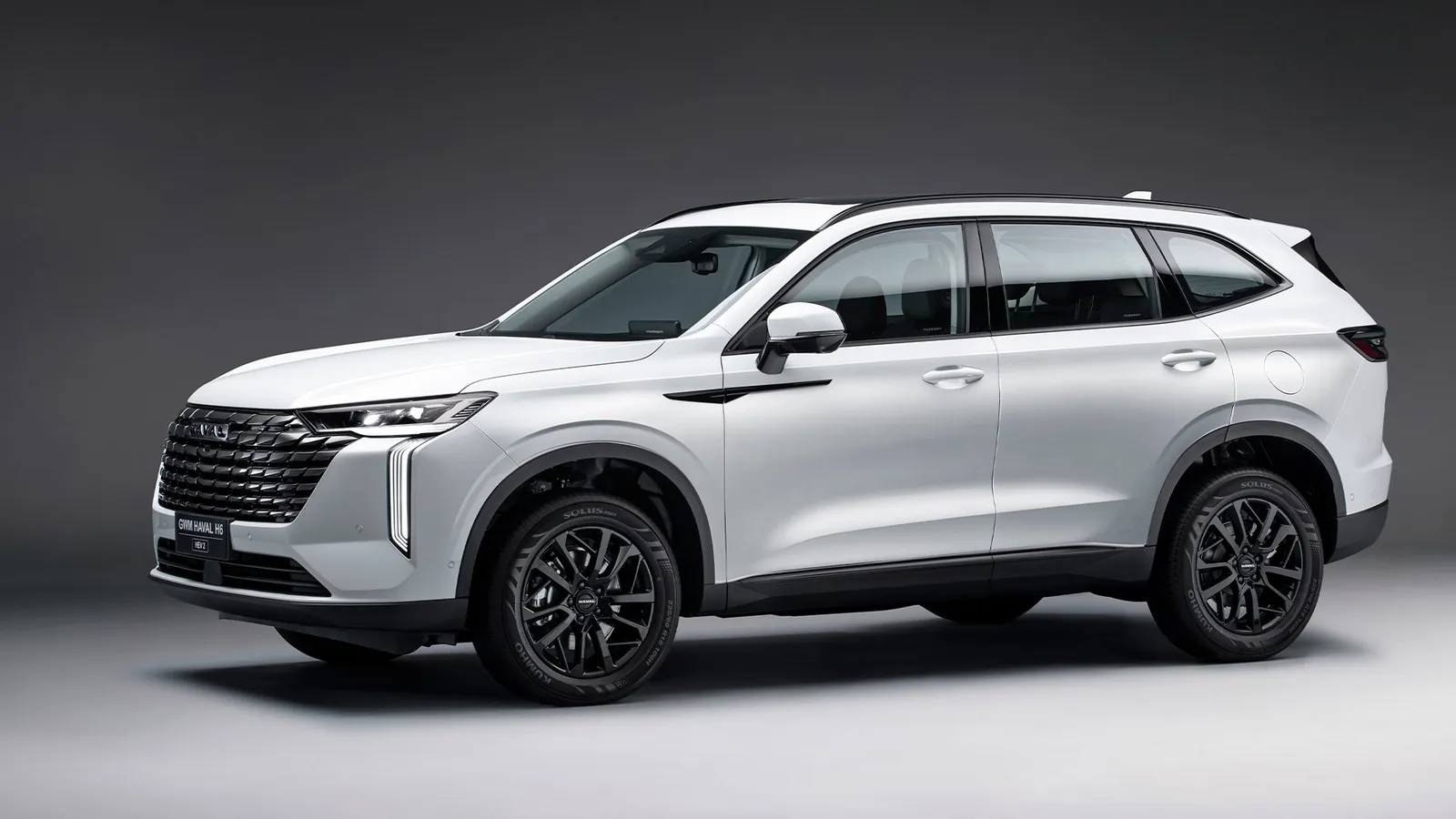 GWM Haval H6 HEV2 Híbrido Automático: três quartos, mais de lado, em estúdio