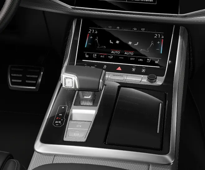 Console central do Audi Q8 com a tela de climatização e o seletor do câmbio