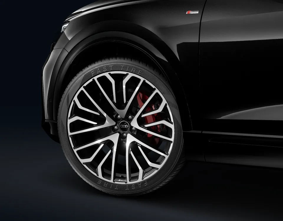 Roda Audi Sport de 23 polegadas do Audi Q8 com a pinça de freio vermelha
