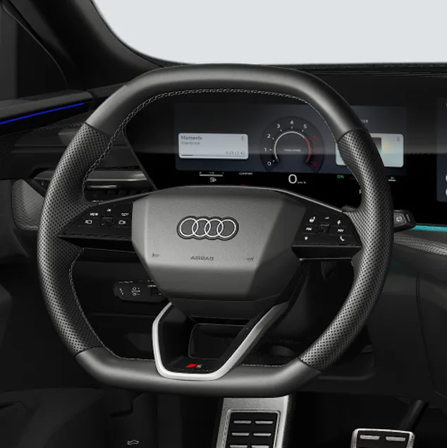 Volante esportivo em couro do Audi SQ5, aplanado em cima e embaixo, com o emblema S
