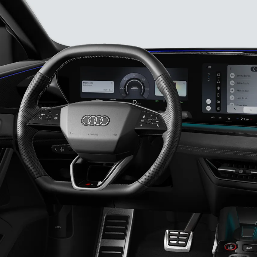 Volante esportivo em couro do Audi SQ6 Sportback e-tron com o emblema S