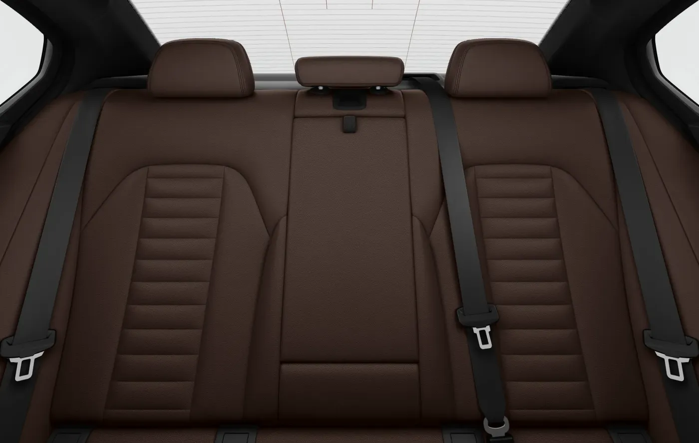 Banco traseiro da BMW 320i no revestimento de couro Vernasca Mocha