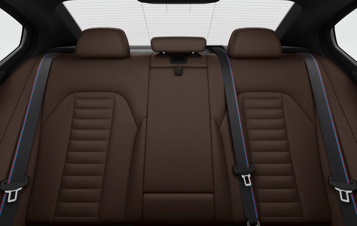 Banco traseiro da BMW 330e no revestimento Vernasca Mocha