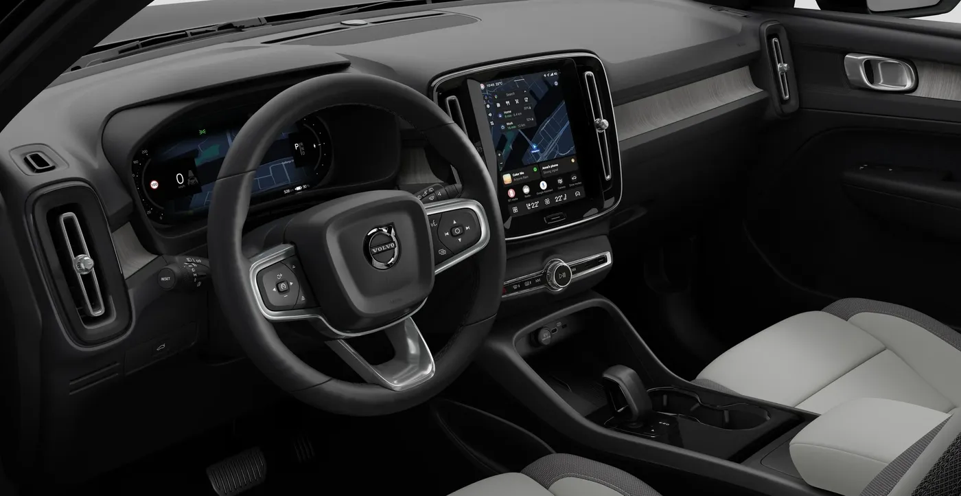 Painel do Volvo EX40 com a tela central